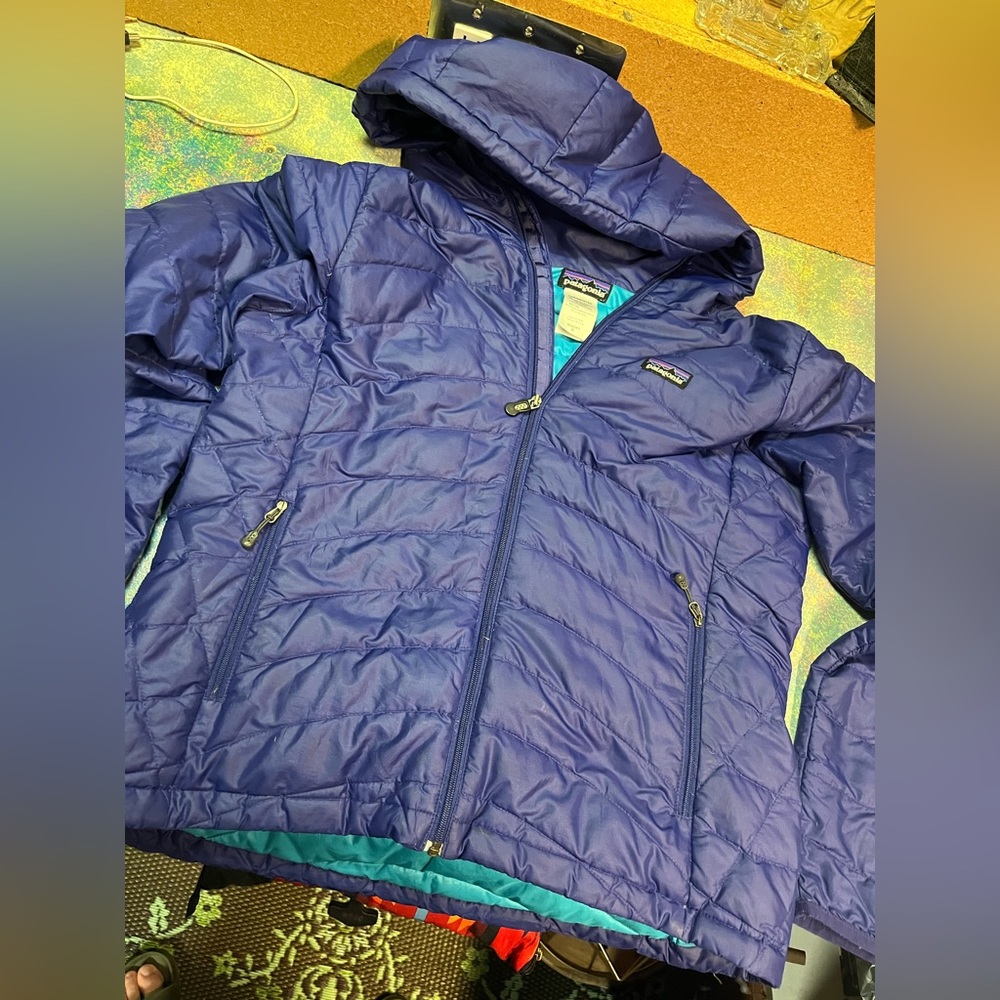 Patagonia women’s down sweater hoody size medium
